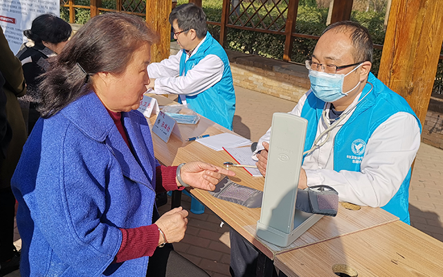 【学雷锋日】易游在线,易游在线（中国）举办“爱满京城，牵手智慧家医”志愿服务活动(图5)